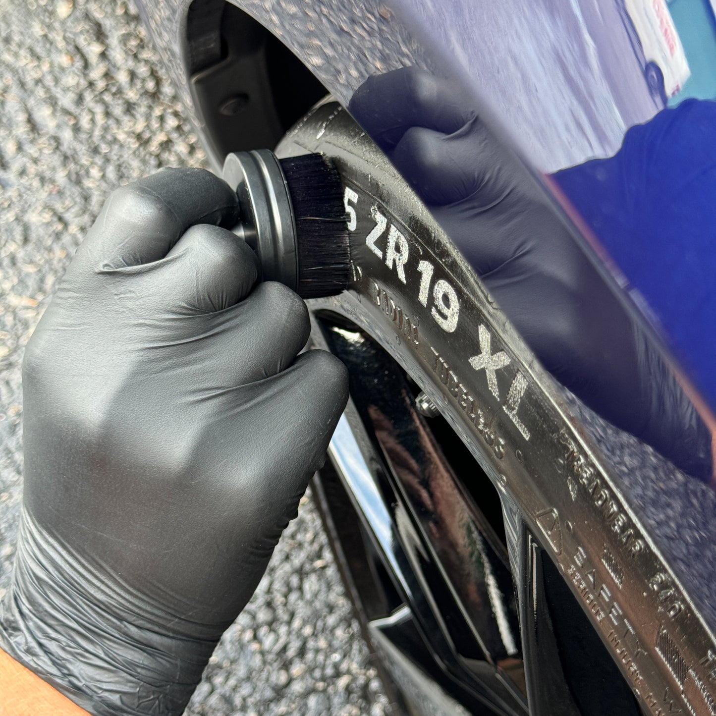 Ultrasoft Tyre Stamp Brush